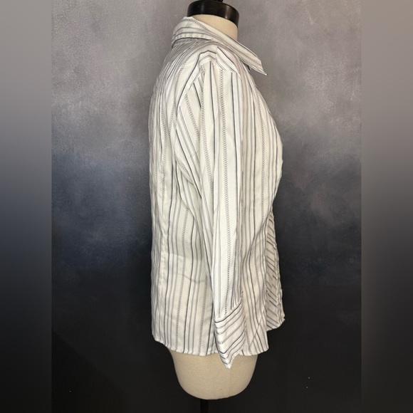 M.K.M Designs Women's Button Down Blouse - Size M - Picture 3 of 6